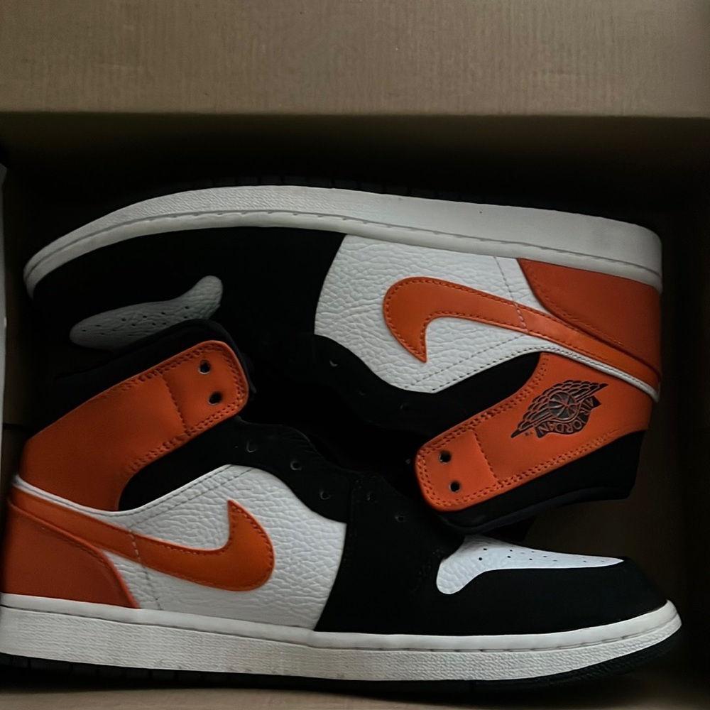 COPY - Air Jordan 1 Mid Shattered Backboard